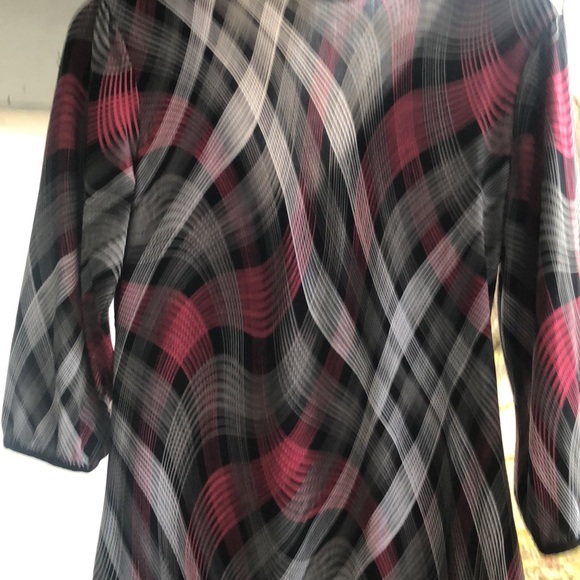 V-neck dressy top 3/4 sleeve pink, black, gray, white - Picture 3 of 9